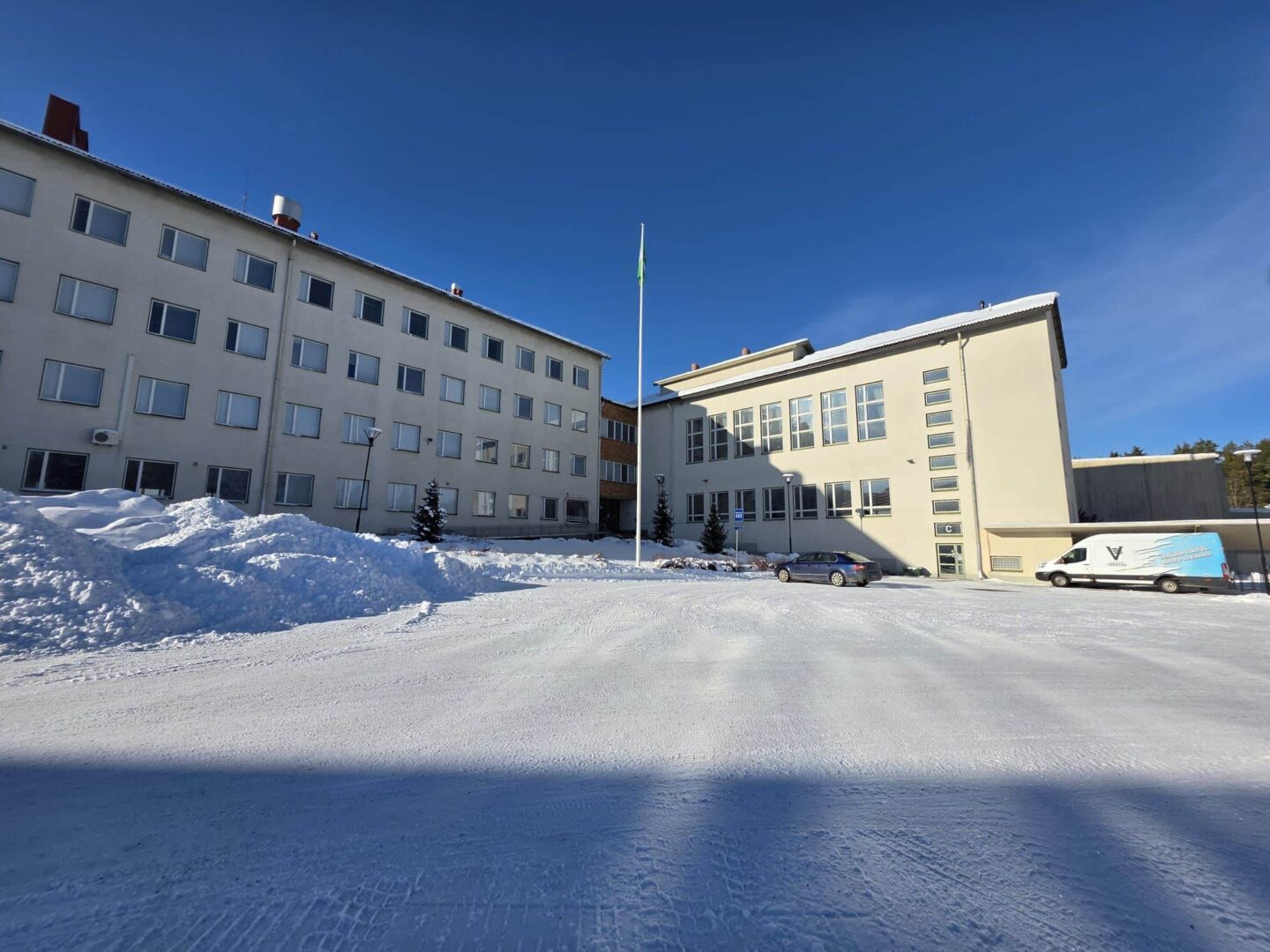 Kouvolan Yhteislyseo Viemäriremontti viemärin sukitus 2026, viemäri sukitettu. Viemäriverstas Oy referenssikohde, julkinen tila, koulu.